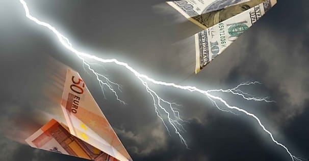 Chute de l'euro face au dollar : comment en limiter l'impact ?